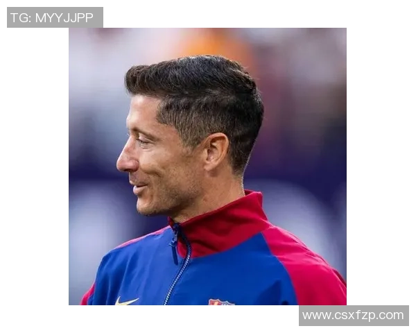 足球明星头像莱万展现独特魅力与风采引领球迷热潮